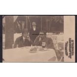 Budapest régi képeslapon.Gundel állatkerti vendéglő. Asztalnál vendégek, háttérben pincér. Felirat alapján 1912 május 3.