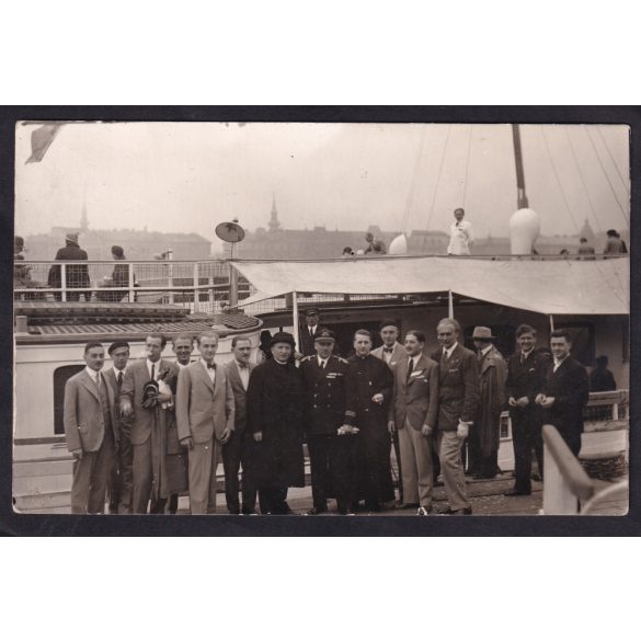 Szent Imre kollégium visegrádi kirándulása 1932. Fotó a hajóval és a kapitánnyal
