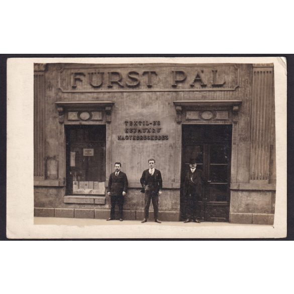 Fürst Pál textil- és kézműáru nagykereskedés, utcai front Budapest 1927
