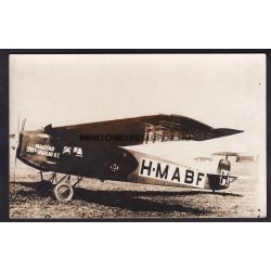   Magyar Légiforgalmi Rt. Pilótáikkal a háttérben H-MABF jelű gép. 3 fotó képeslapról van szó